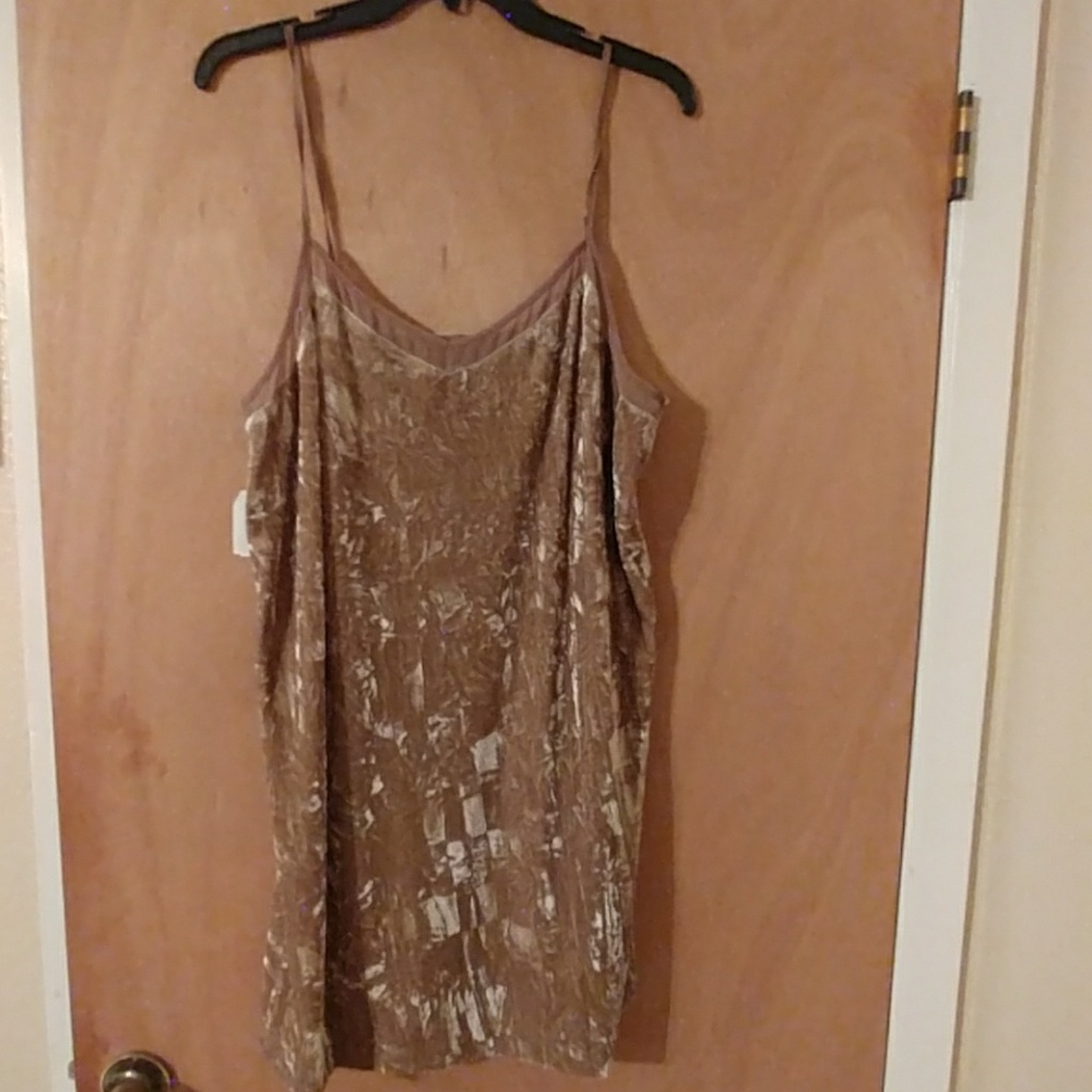 NWOT Kensi crushed velvet dress size L